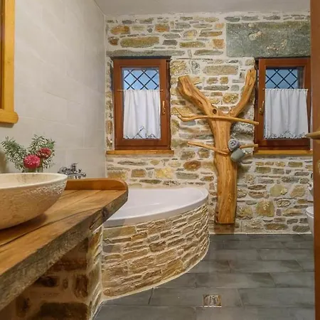 Willa The Stone House Líri