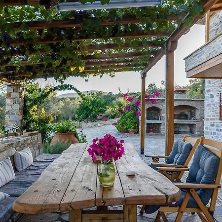 Willa The Stone House